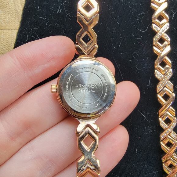 Armitron Womens Quartz Watch Gold Crystal Dress Watch Set Gift for Her - Picture 3 of 14